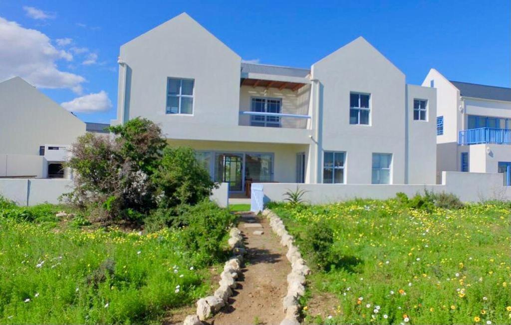Perfect 10 - 10 To 13 Sleeper Luxury Holiday Home Breakage Deposit Of R2500 Per Weekend Lease 랑게바안 외부 사진