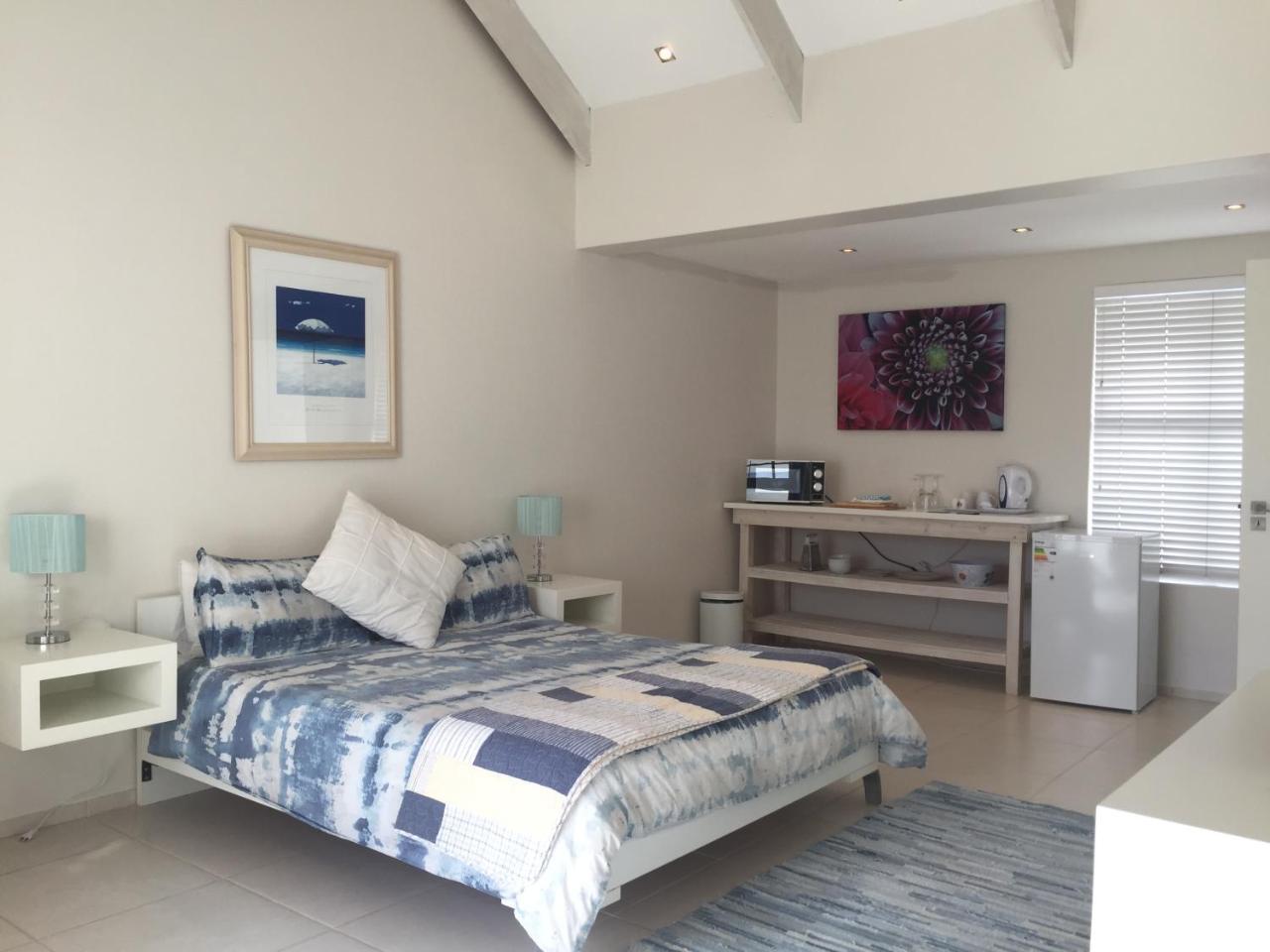 Perfect 10 - 10 To 13 Sleeper Luxury Holiday Home Breakage Deposit Of R2500 Per Weekend Lease 랑게바안 외부 사진