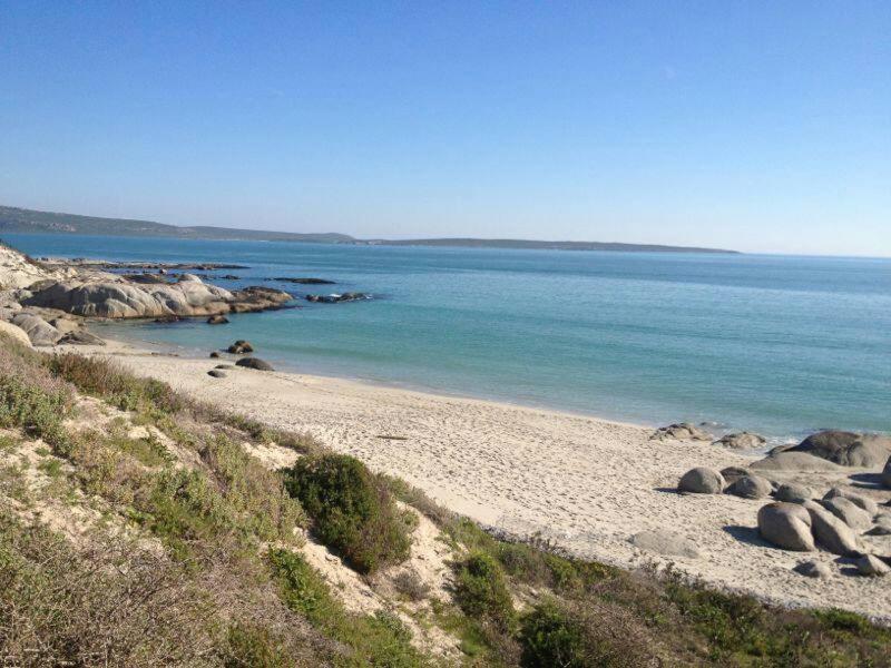 Perfect 10 - 10 To 13 Sleeper Luxury Holiday Home Breakage Deposit Of R2500 Per Weekend Lease 랑게바안 외부 사진