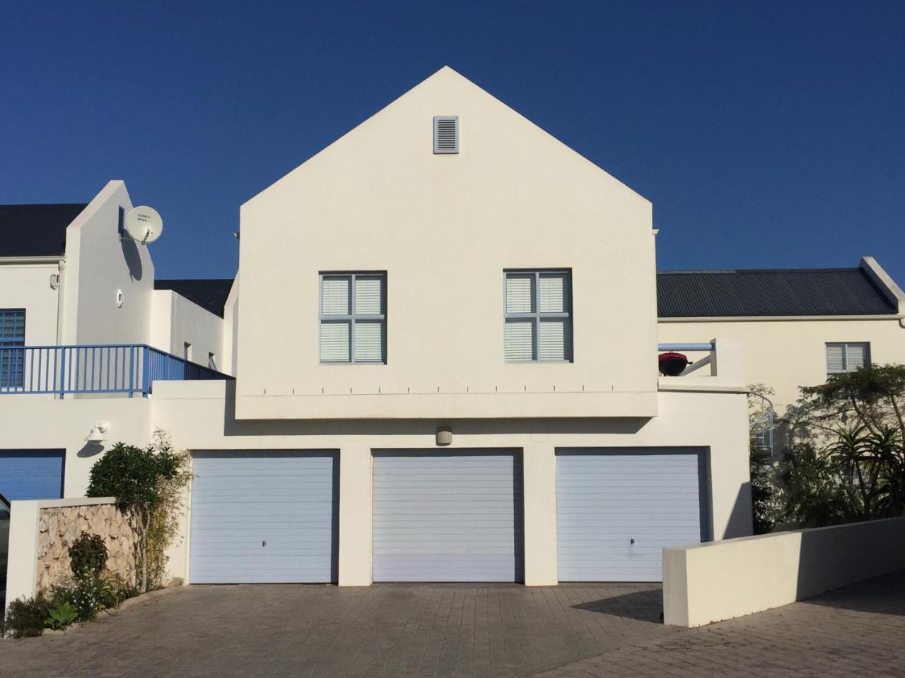 Perfect 10 - 10 To 13 Sleeper Luxury Holiday Home Breakage Deposit Of R2500 Per Weekend Lease 랑게바안 외부 사진