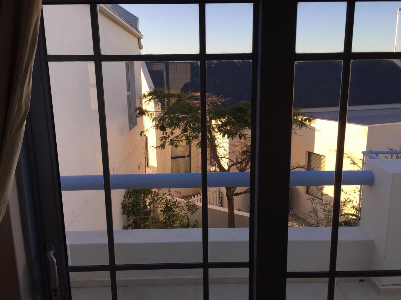 Perfect 10 - 10 To 13 Sleeper Luxury Holiday Home Breakage Deposit Of R2500 Per Weekend Lease 랑게바안 외부 사진