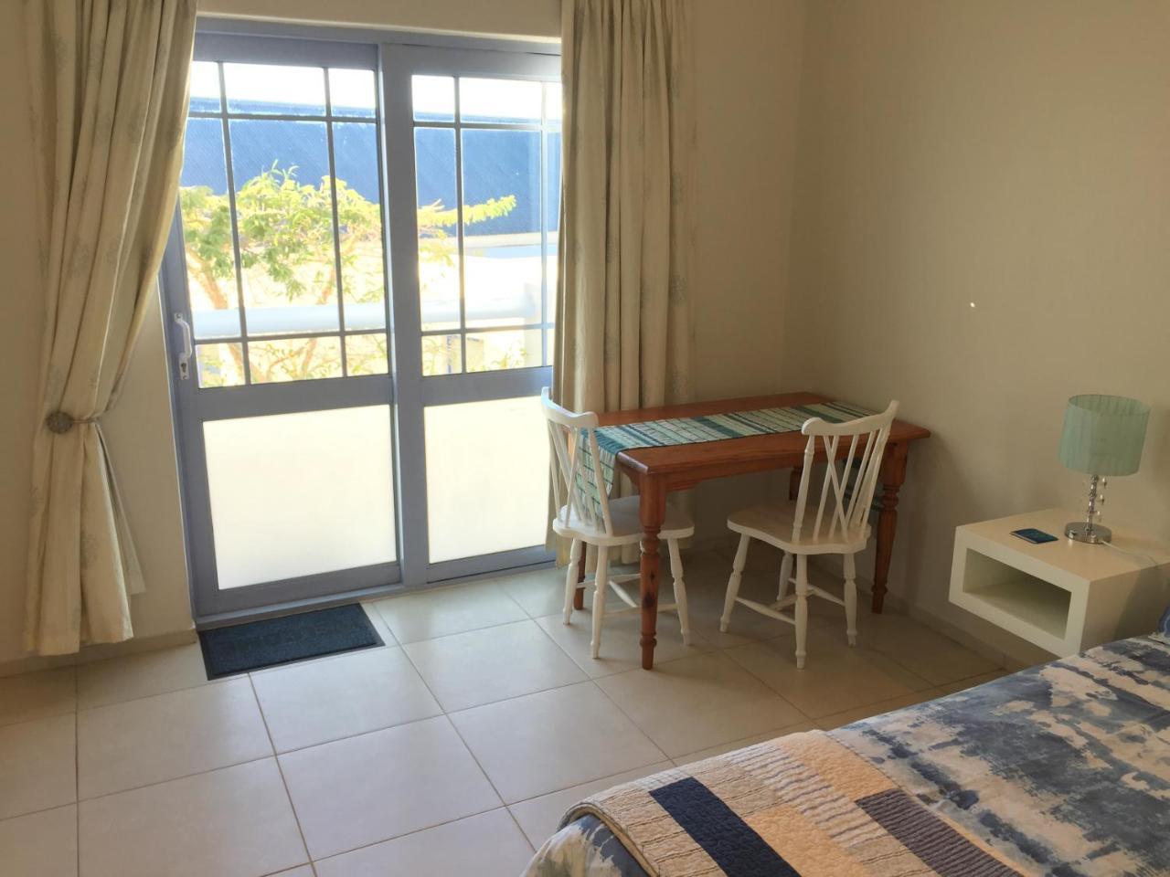 Perfect 10 - 10 To 13 Sleeper Luxury Holiday Home Breakage Deposit Of R2500 Per Weekend Lease 랑게바안 외부 사진