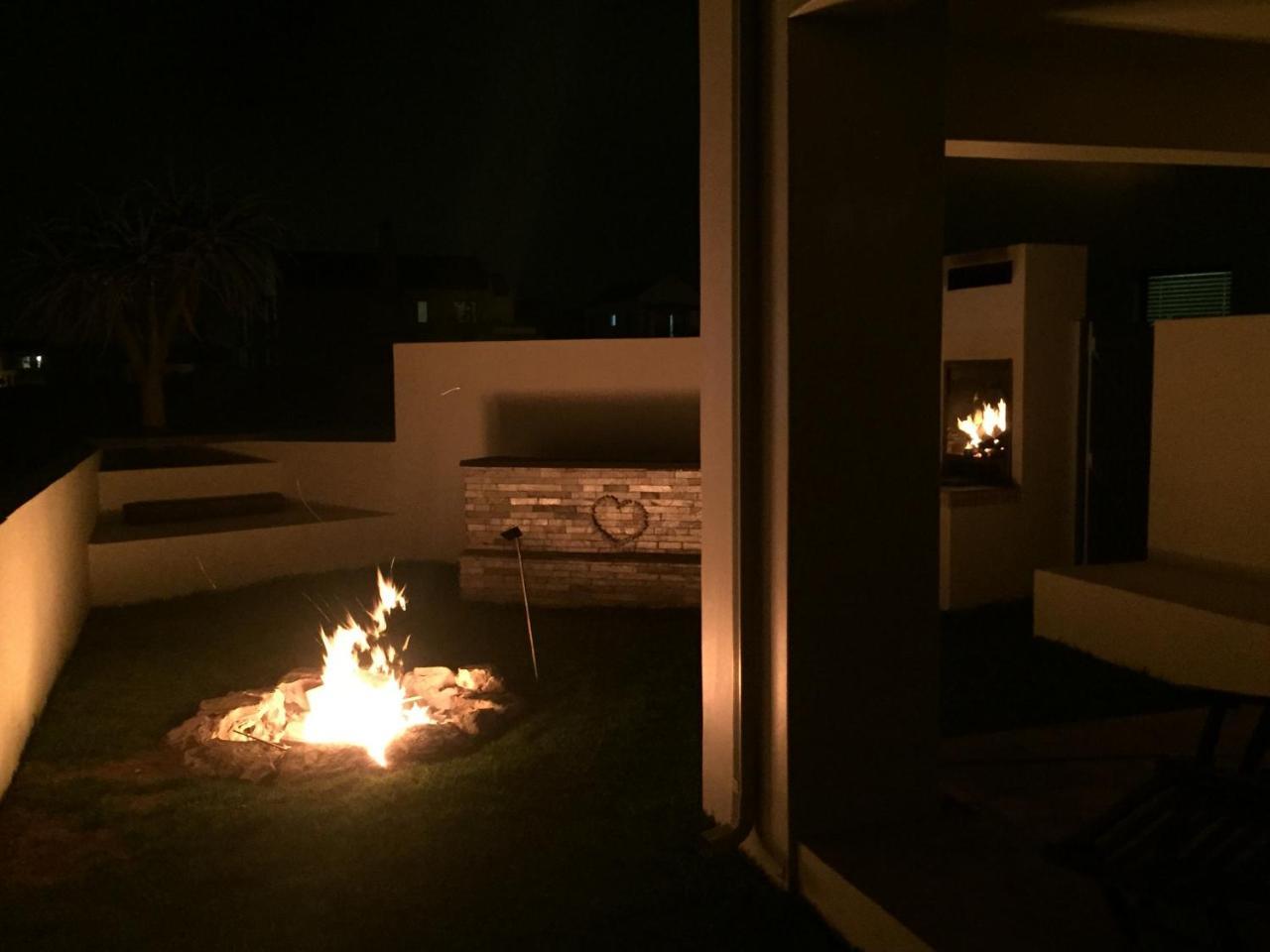 Perfect 10 - 10 To 13 Sleeper Luxury Holiday Home Breakage Deposit Of R2500 Per Weekend Lease 랑게바안 외부 사진