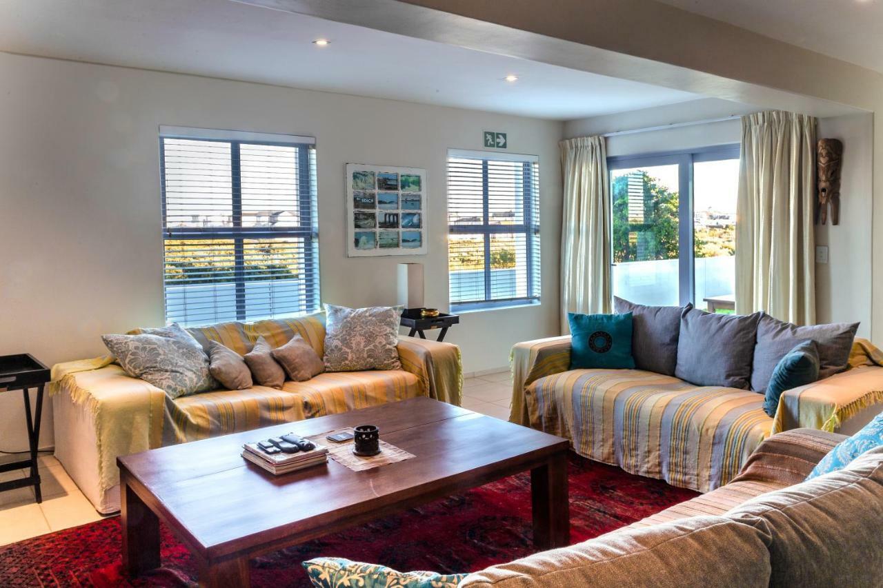 Perfect 10 - 10 To 13 Sleeper Luxury Holiday Home Breakage Deposit Of R2500 Per Weekend Lease 랑게바안 외부 사진