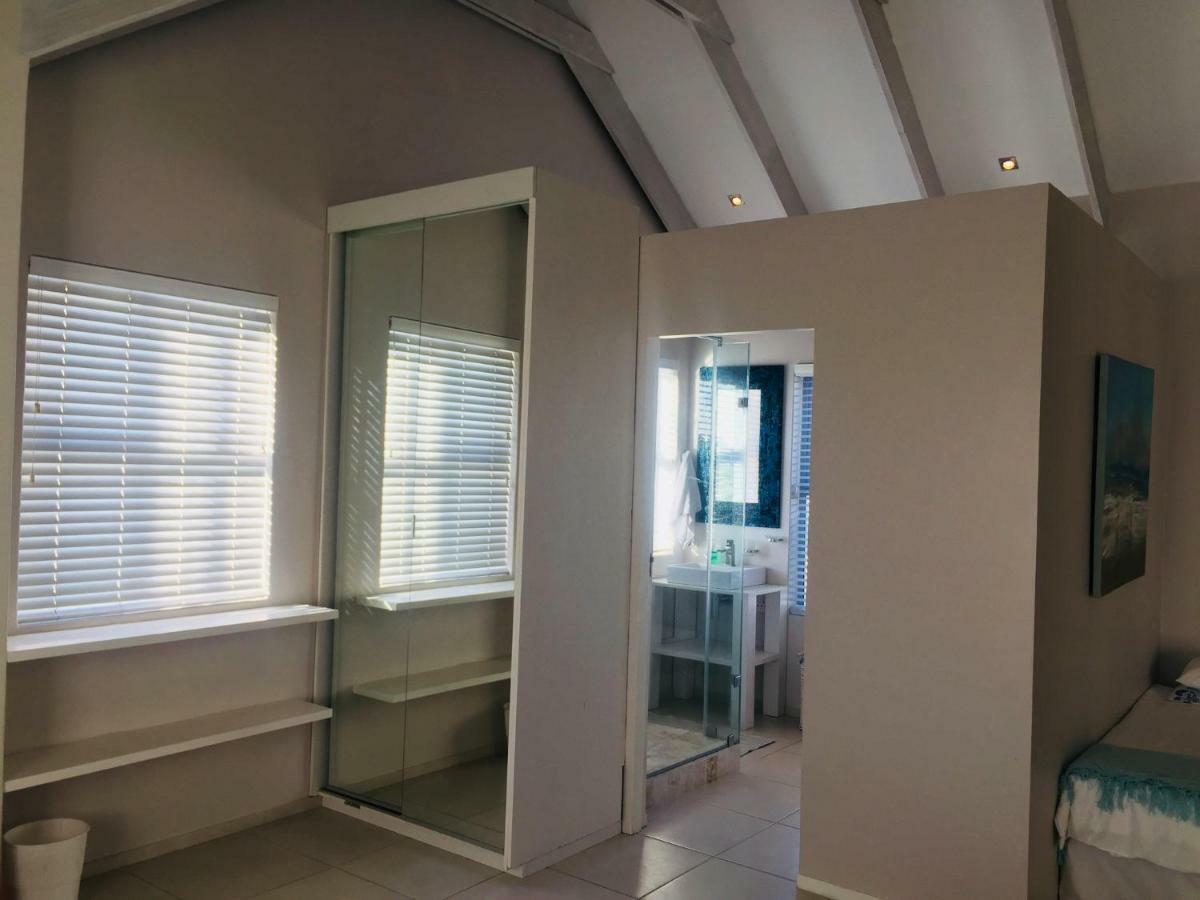 Perfect 10 - 10 To 13 Sleeper Luxury Holiday Home Breakage Deposit Of R2500 Per Weekend Lease 랑게바안 외부 사진